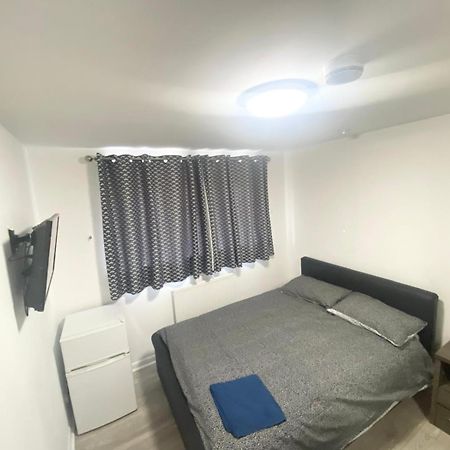 The Heathrow Lodge London Uk Harmondsworth Eksteriør billede