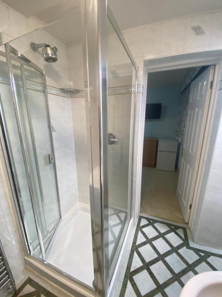 The Heathrow Lodge London Uk Harmondsworth Eksteriør billede