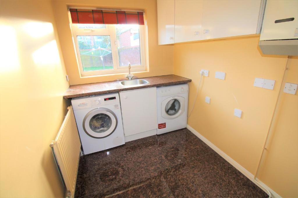 The Heathrow Lodge London Uk Harmondsworth Eksteriør billede