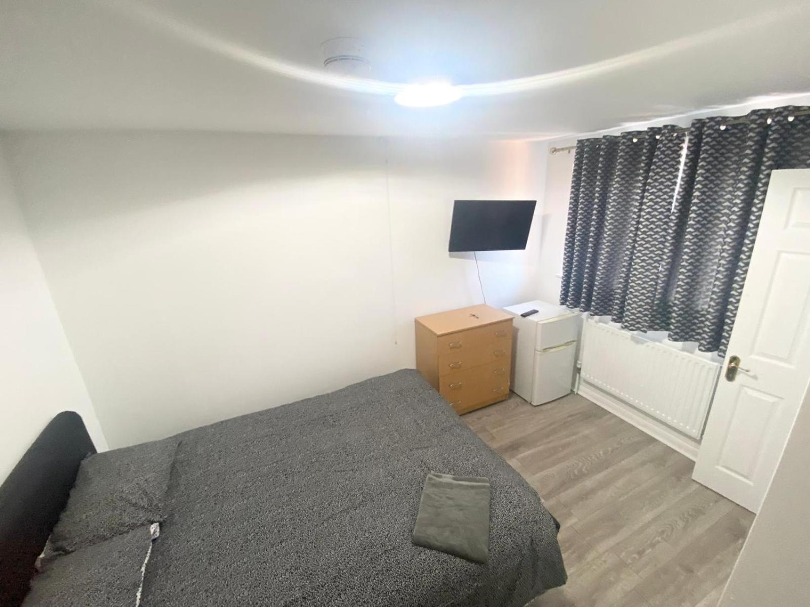 The Heathrow Lodge London Uk Harmondsworth Eksteriør billede